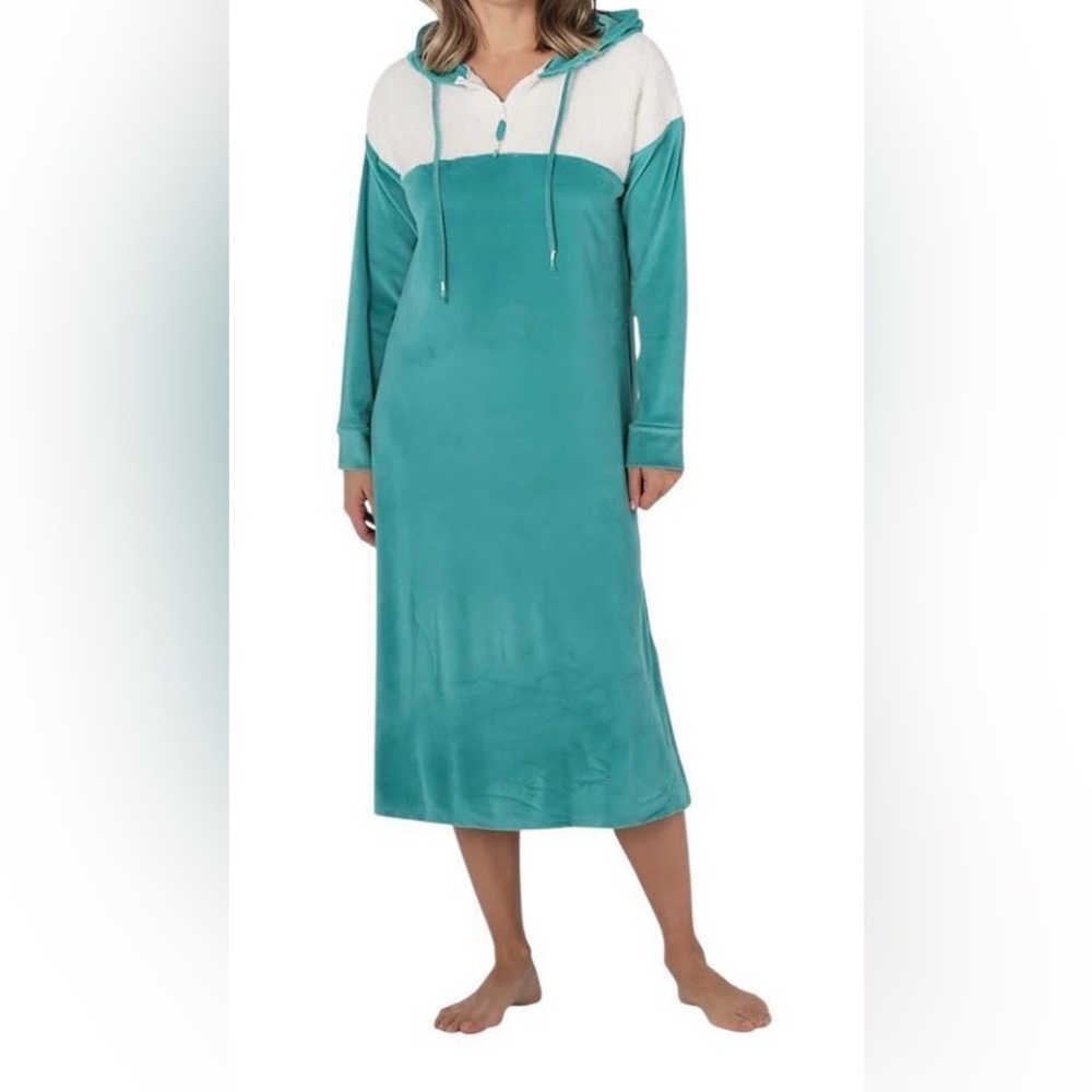Cuddl Duds Teal and White Hooded Robe